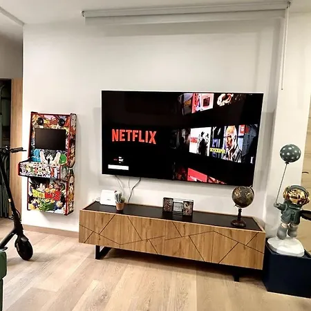 Lujo 10 Pax Proyector, Maquina Arcade Y Patinetes * اوفيدو