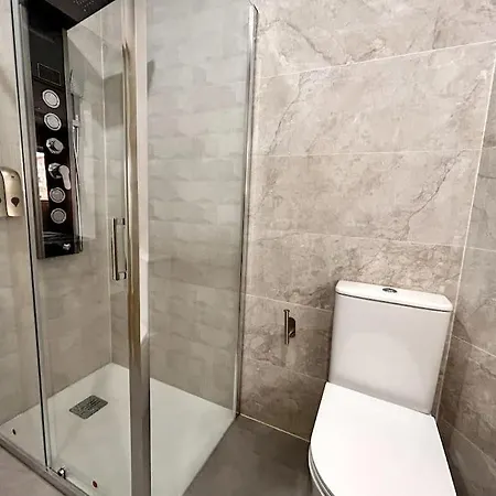 شقة Lujo 10 Pax Proyector, Maquina Arcade Y Patinetes