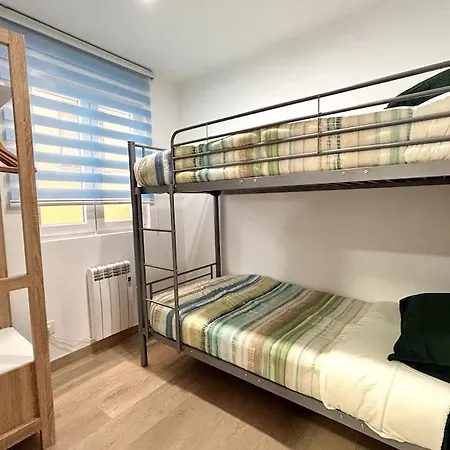 شقة Lujo 10 Pax Proyector, Maquina Arcade Y Patinetes