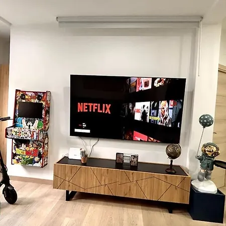 Lujo 10 Pax Proyector, Maquina Arcade Y Patinetes شقة اوفيدو