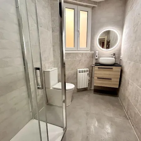 شقة Lujo 10 Pax Proyector, Maquina Arcade Y Patinetes *