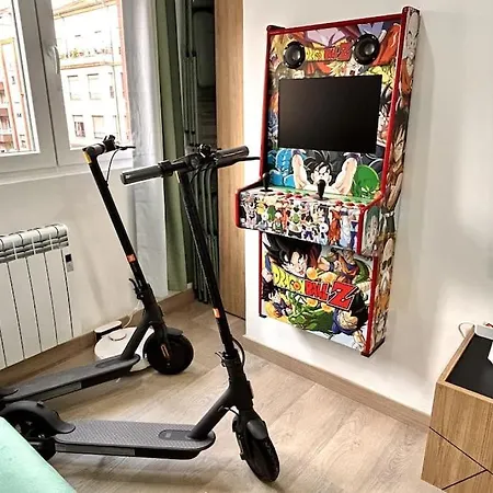 Lujo 10 Pax Proyector, Maquina Arcade Y Patinetes