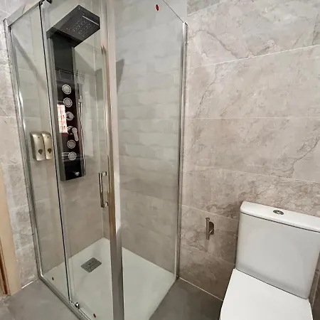 Lujo 10 Pax Proyector, Maquina Arcade Y Patinetes شقة *