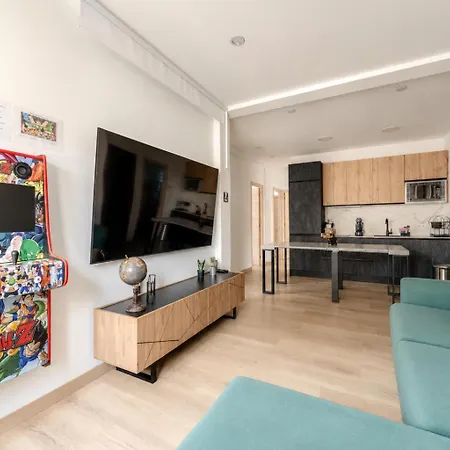 Lujo 10 Pax Proyector, Maquina Arcade Y Patinetes Apartamento Oviedo