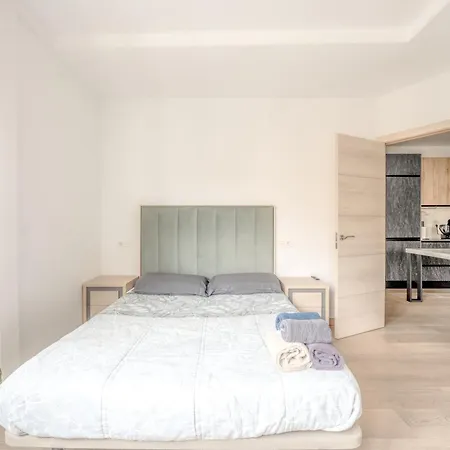 Lujo 10 Pax Proyector, Maquina Arcade Y Patinetes Apartamento Oviedo
