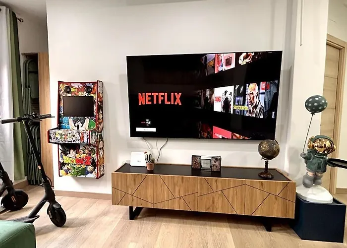 Lujo 10 Pax Proyector, Maquina Arcade Y Patinetes Apartament Oviedo